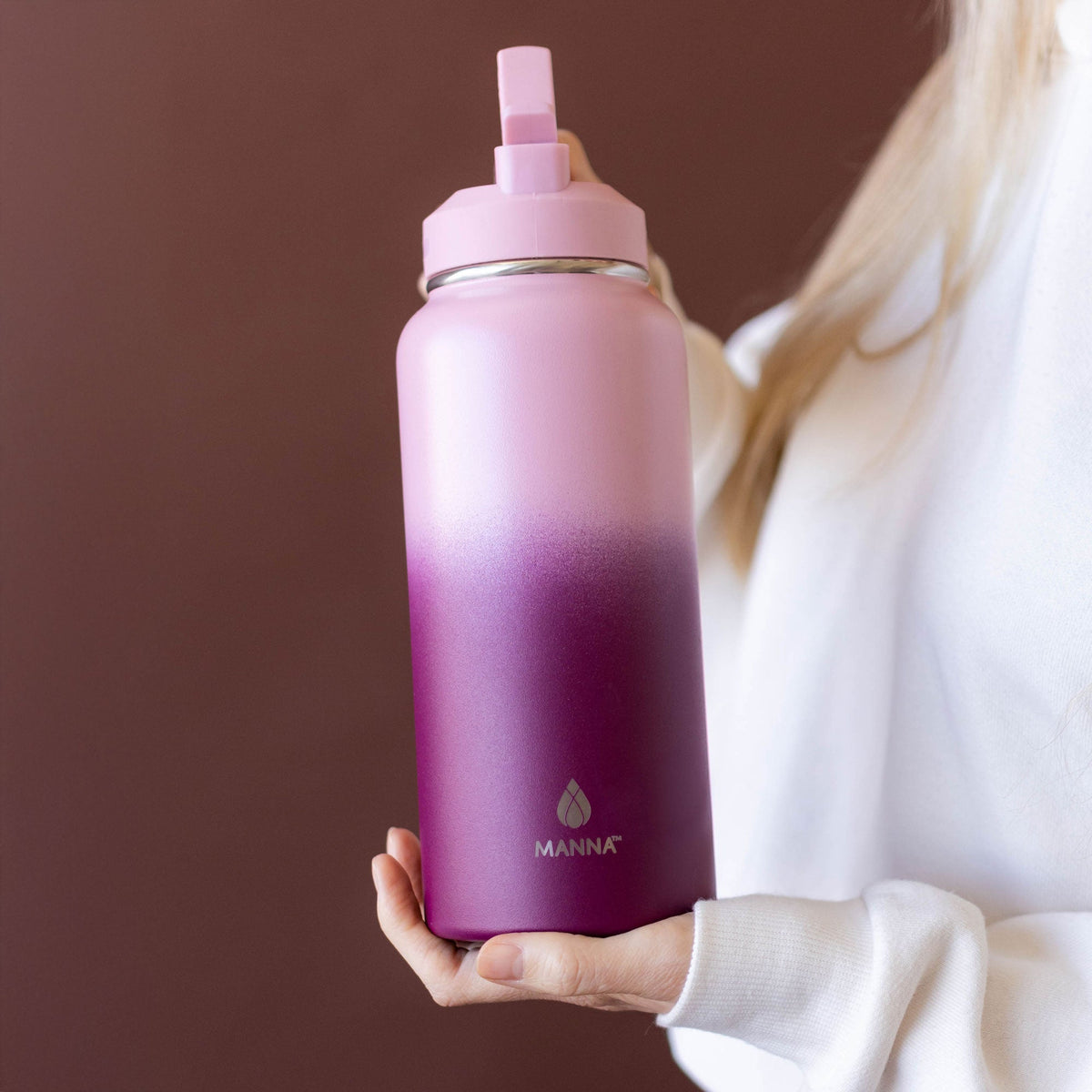 32-oz-powel-bottle-n1 32_Manna_Website_Lifestyles-2.jpg